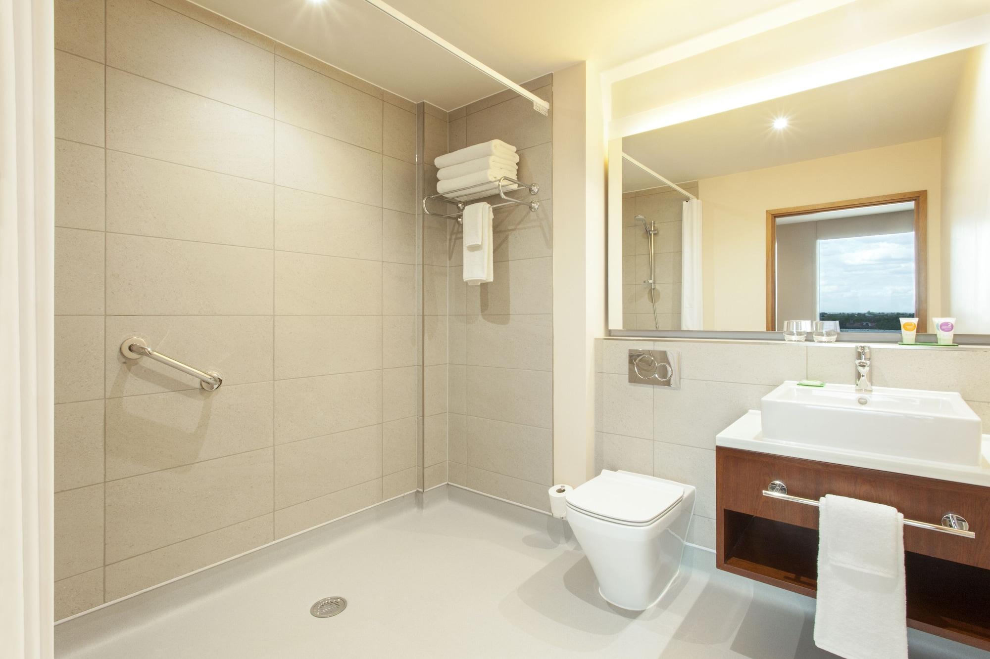Hyatt Place West London Hayes Хитроу Экстерьер фото