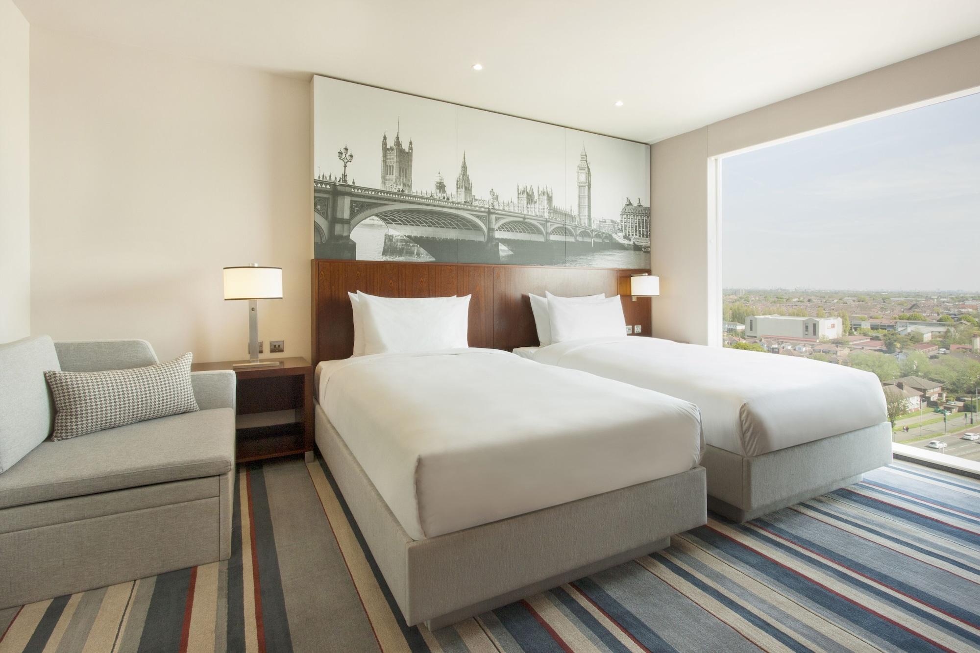 Hyatt Place West London Hayes Хитроу Экстерьер фото