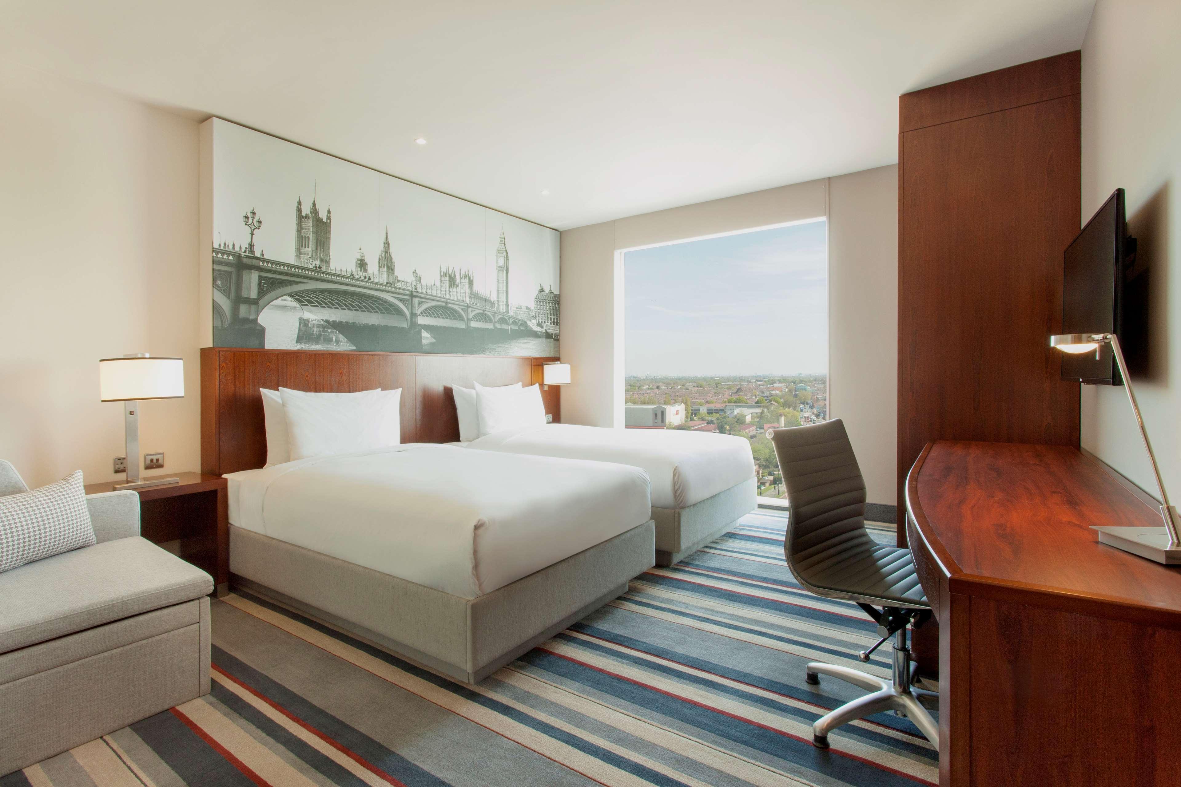 Hyatt Place West London Hayes Хитроу Экстерьер фото