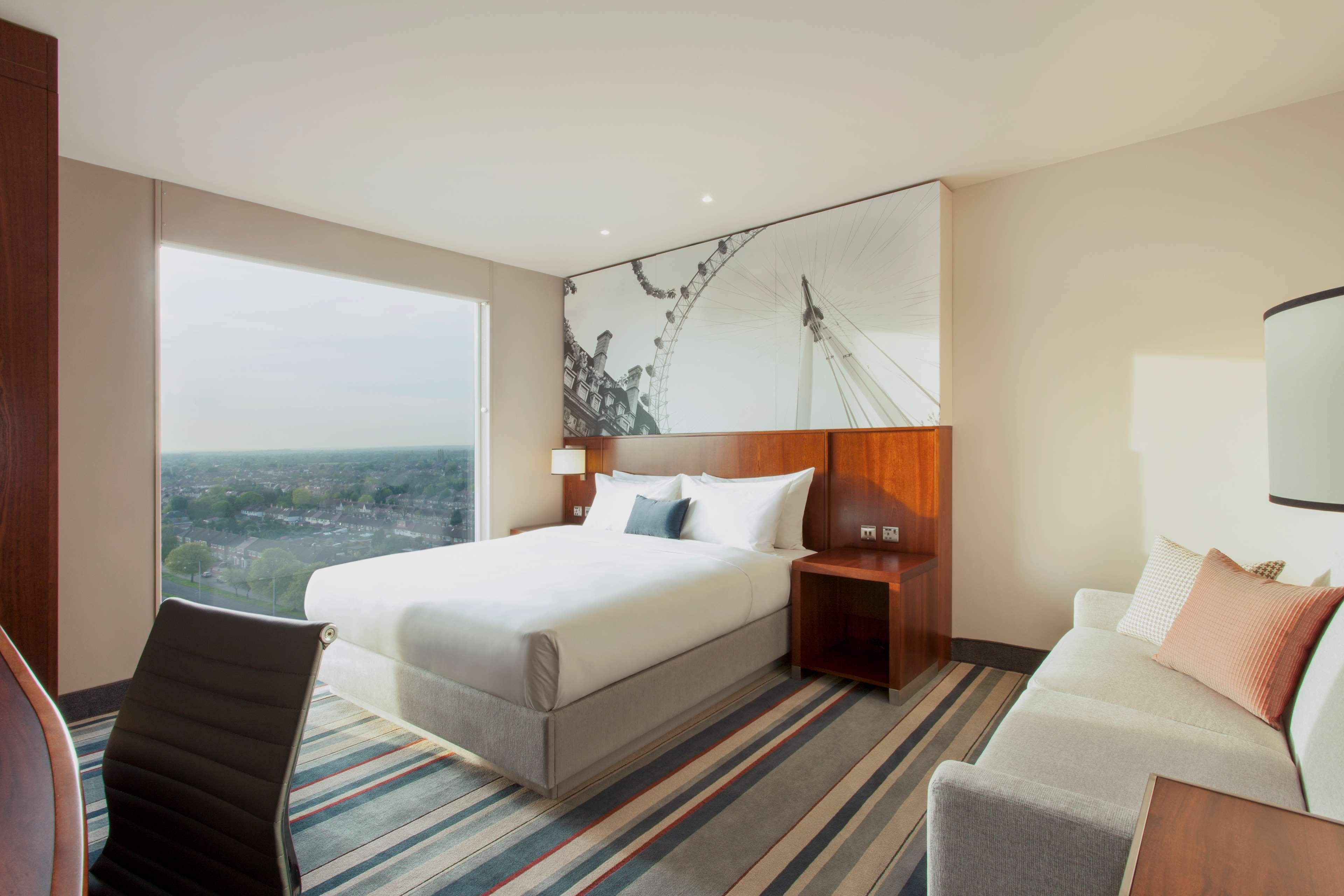Hyatt Place West London Hayes Хитроу Экстерьер фото